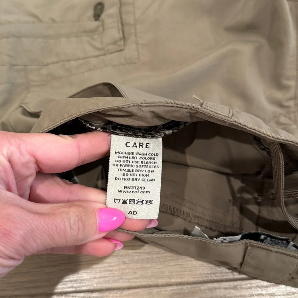 REI‎ Tan Hiking Active Outdoor Trail UPF 50+ Nylon Cargo Mid Rise Shorts Size 2